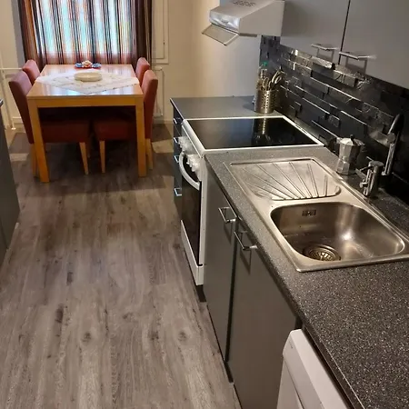 ホームステイ Ben's Cozy Close To The River And